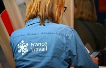 Khó chịu “hai bên quầy”: Liên đoàn France Travail đòi thêm nguồn lực cho đại lý