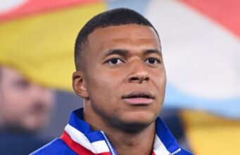 Kylian Mbappé và Esther Exposito ở Paris: mua sắm tại Dior và buổi tối trong một nhà hàng thế kỷ 16 với mức giá cao, nơi nghỉ ngơi không quá bí mật của họ