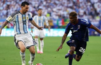 Lionel Messi đối mặt với thách thức Salah, Albiceleste chịu áp lực