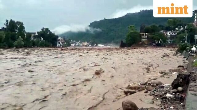 Lũ quét J&K: 12 người chết, một số mất tích