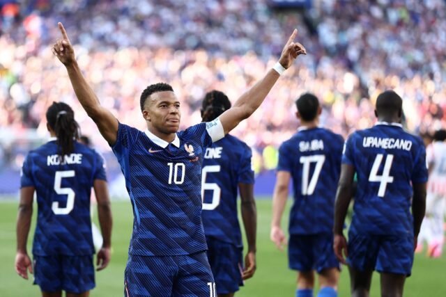 Mbappé cho nổ tung két sắt của Paraguay và đưa