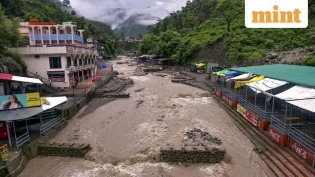 Mưa ở Uttarakhand gây ra nguy cơ lũ quét ở