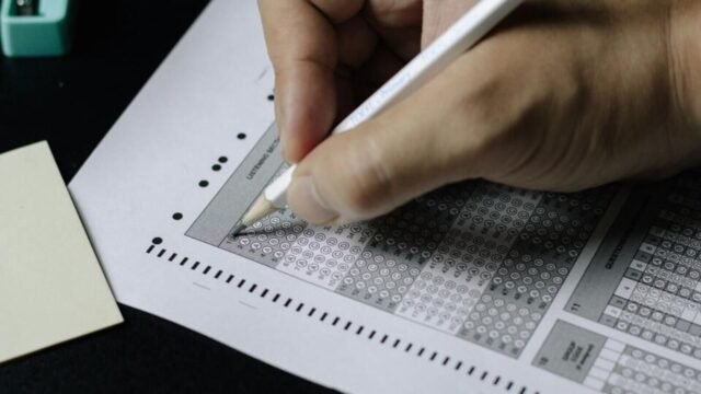 NTA sa thải 47 quan chức trong bối cảnh NEET