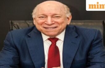 ‘Người bạn lâu năm’ của Trump muốn ban bố tình trạng khẩn cấp quốc gia để kiểm soát cuộc bầu cử giữa kỳ: báo cáo