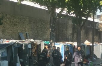 “Nhiều công việc”: ở Paris, 200 người xuống đường sau cuộc sơ tán khỏi khu ổ chuột Porte de la Chapelle