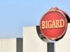 Nông nghiệp. Người chăn nuôi gia súc biểu tình trước lò mổ Bigard phản đối việc giảm giá “vô lý”
