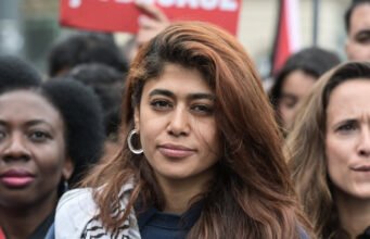 Paris. Bị xét xử vì ủng hộ khủng bố, Rima Hassan được hoãn phiên tòa vào tháng 10