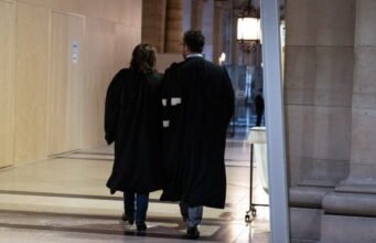 Paris. Luật sư của một thành viên DZ Mafia bị truy tố, bỏ tù, nghi liên kết trái phép