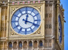 Playdate: bảng điều khiển quay tay nhỏ màu vàng giúp Big Ben đổ chuông đúng giờ