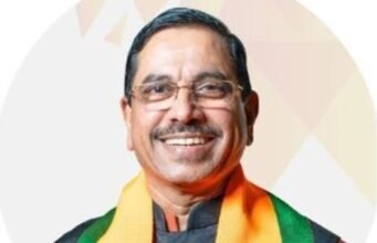 Pralhad Joshi được bổ sung trách nhiệm trong bộ giáo dục sau khi Dharmendra Pradhan từ chức. Anh ấy là ai?