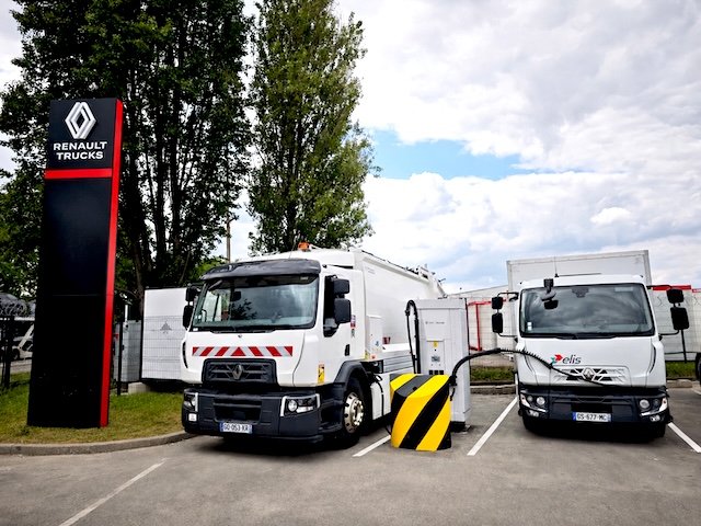 Renault Trucks và Decade Energy khánh thành trạm sạc xe