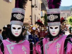 Riquewihr bị xâm chiếm bởi sự kỳ diệu của lễ hội Venice