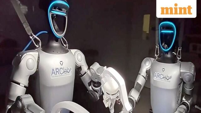 Robot hình người thực hiện phẫu thuật lần đầu tiên