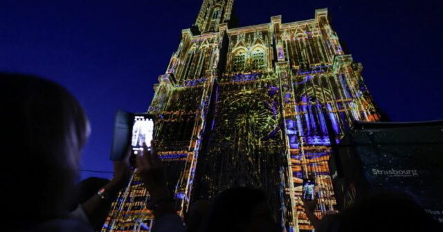 Strasbourg. Chiếu sáng nhà thờ: 800 năm lịch sử trong