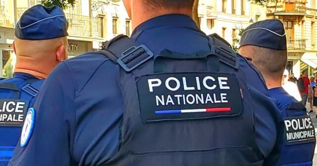 Strasbourg. Hai du khách Mỹ bị trộm trang sức trị