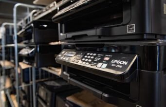 Sự lỗi thời có kế hoạch: phiên tòa lịch sử của Epson mở ra tại tòa án hình sự Nanterre