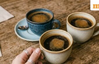 Theo Hiệp hội Tim mạch Hoa Kỳ, năm tách cà phê mỗi ngày có thể an toàn cho hầu hết người lớn.