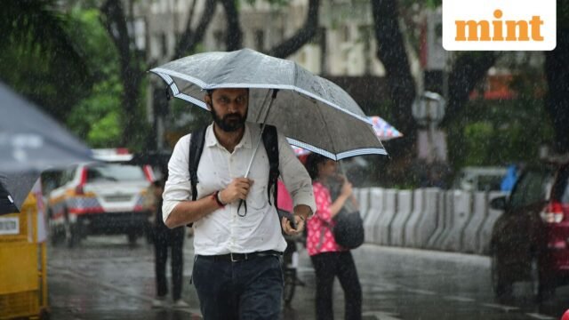 Thời tiết Delhi TRỰC TIẾP: Mưa trút xuống thủ đô;