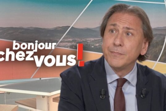 “Tôi không muốn chiến dịch trở thành vở kịch dài tập hợp pháp của Marine Le Pen”
