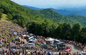 Tour de France 2026. Đám đông khổng lồ, “không khí tuyệt vời”… Le Haag, chủ nhân mới của những con đèo