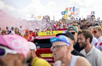 Tour de France 2026. Motorhomes, đan len, giao lưu vui vẻ… Quả bóng vàng đủ màu
