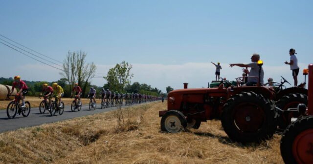 Tour de France 2026. Người hâm mộ trên máy kéo,