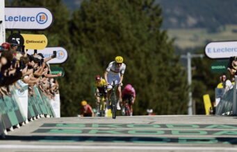 Tour de France 2026: Pogacar thắng chặng 3, đoạt áo vàng từ tay Vingegaard