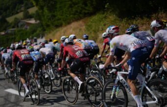 Tour de France 2026 Tám tay đua ở phía trước, trong đó có Pedersen và hai người Pháp, Paret-Peintre dẫn đầu ở chặng đầu tiên… Theo dõi chặng 18