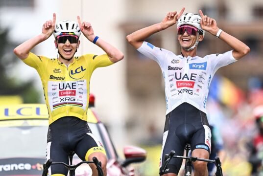 Tour de France: Carapaz ghi điểm, Seixas rạn nứt