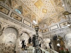Trình chiếu. Độc giả du hành từ Padua ngoan đạo đến Venice rực rỡ