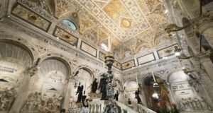 Trình chiếu. Độc giả du hành từ Padua ngoan đạo đến Venice rực rỡ