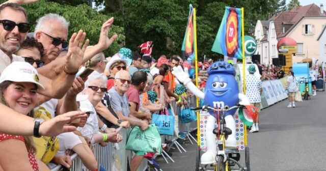 Trực tiếp Tour de France 2026. Đoàn lữ hành đã