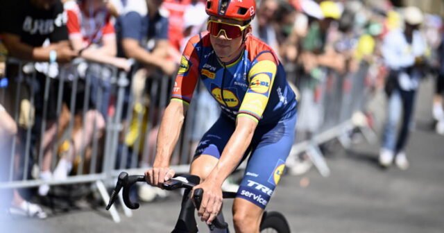 Trực tiếp Tour de France 2026. Pedersen giơ tay ở