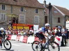Trực tiếp Tour de France 2026. Pedersen và những người bám đuổi quay trở lại đoạn đường ly khai trước chặng nước rút trung gian… Theo chặng thứ 13