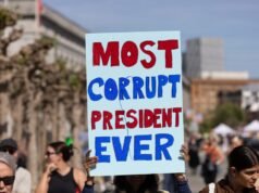 Trump, gia đình và bạn bè của ông ấy tham gia
