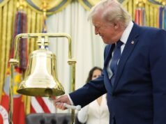 Trump rung chuông khai trương Phố Wall từ Phòng Bầu dục để chào mừng việc ra mắt tài khoản Trump