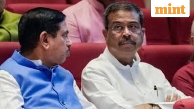 Từ Smriti Irani đến Pralhad Joshi: 12 năm, 5 bộ