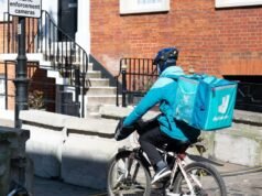 Uber Eats và Deliveroo ngừng giao hàng từ 2 giờ chiều đến 6 giờ chiều ở các bộ phận cảnh báo đỏ