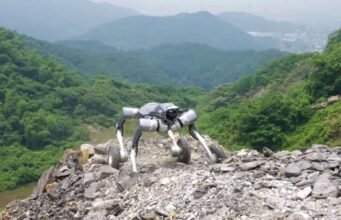 Unitree AS2-W, chú chó robot leo dốc 45 độ và mang được vật nặng 16 kg