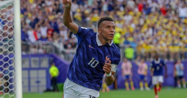 World Cup 2026 Thượng nghị sĩ Paraguay lại xúc phạm