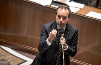 mẹ của cô bé Rosa được Sébastien Lecornu nhận “sớm”