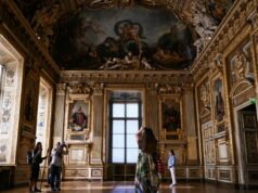 phòng trưng bày Apollon ở Louvre mở cửa trở lại mà không có đồ trang sức, chín tháng sau vụ trộm