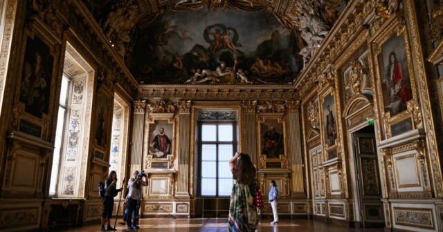 phòng trưng bày Apollon ở Louvre mở cửa trở lại