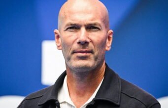 sự xuất hiện của Zinédine Zidane trên băng ghế dự bị của The Blues sẽ chính thức được công bố vào thứ Ba