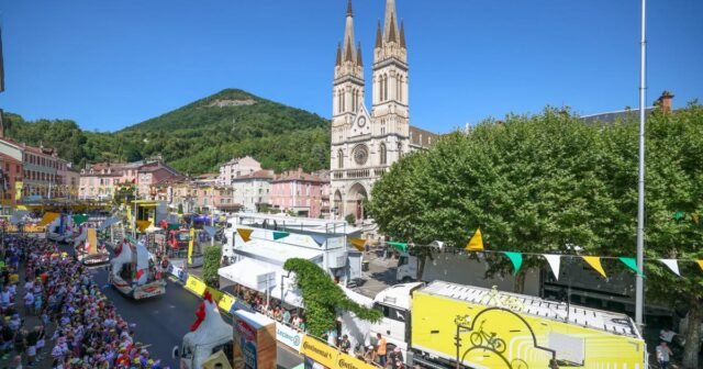 trải nghiệm bầu không khí của chặng 17 giữa Chambéry