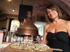 vùng Colmar. “Tarte flambée là Alsatian, không phải Strasbourg”